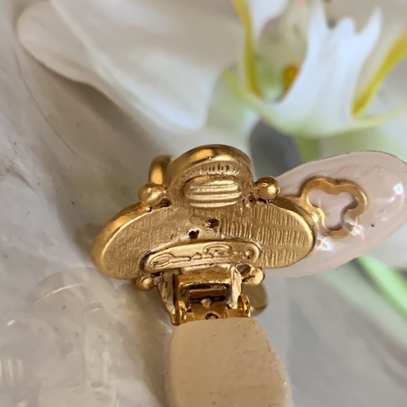 Oscar de la Renta | Clip Earrings - Picture 4 of 6